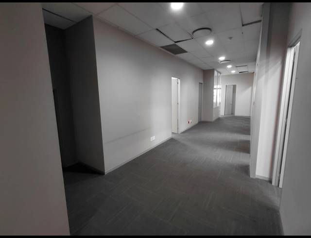 530M² OFFICE TO LET IN MAGALIESSIG